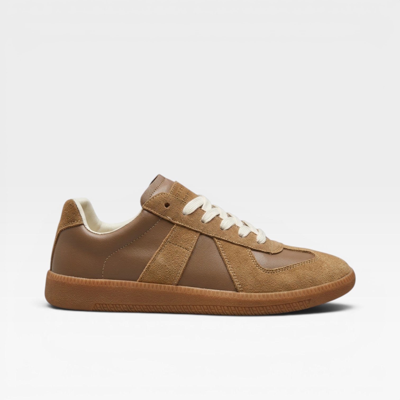 Men’s Casual Trainers – Retro Style Lace-Up Shoes
