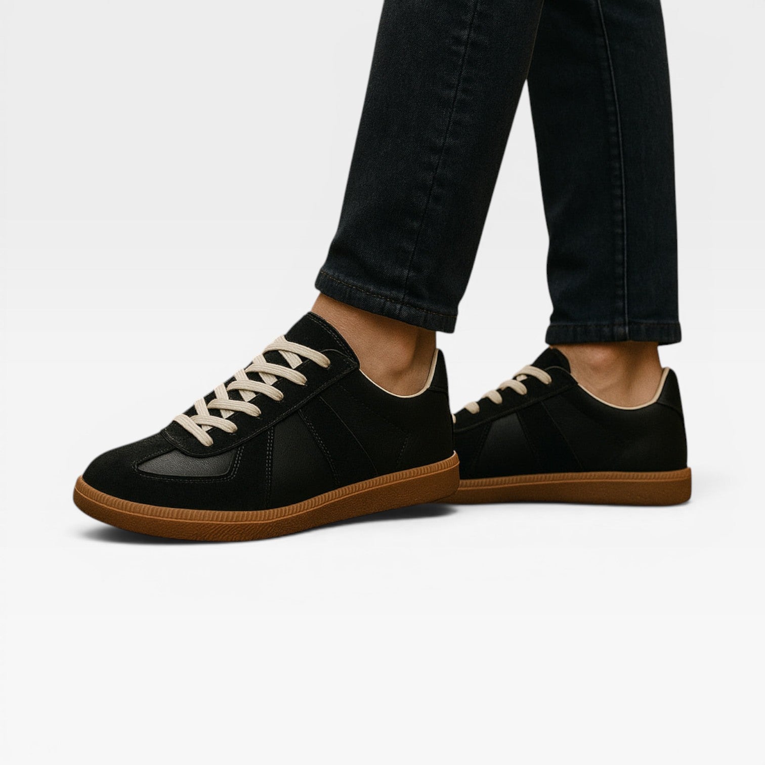 Men’s Casual Trainers – Retro Style Lace-Up Shoes